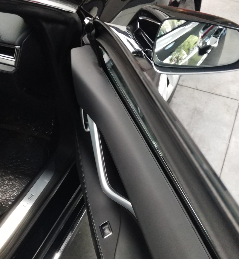Illustration for article titled Does anyone want a bulletproof Tesla model S for 3.2 million pesos?